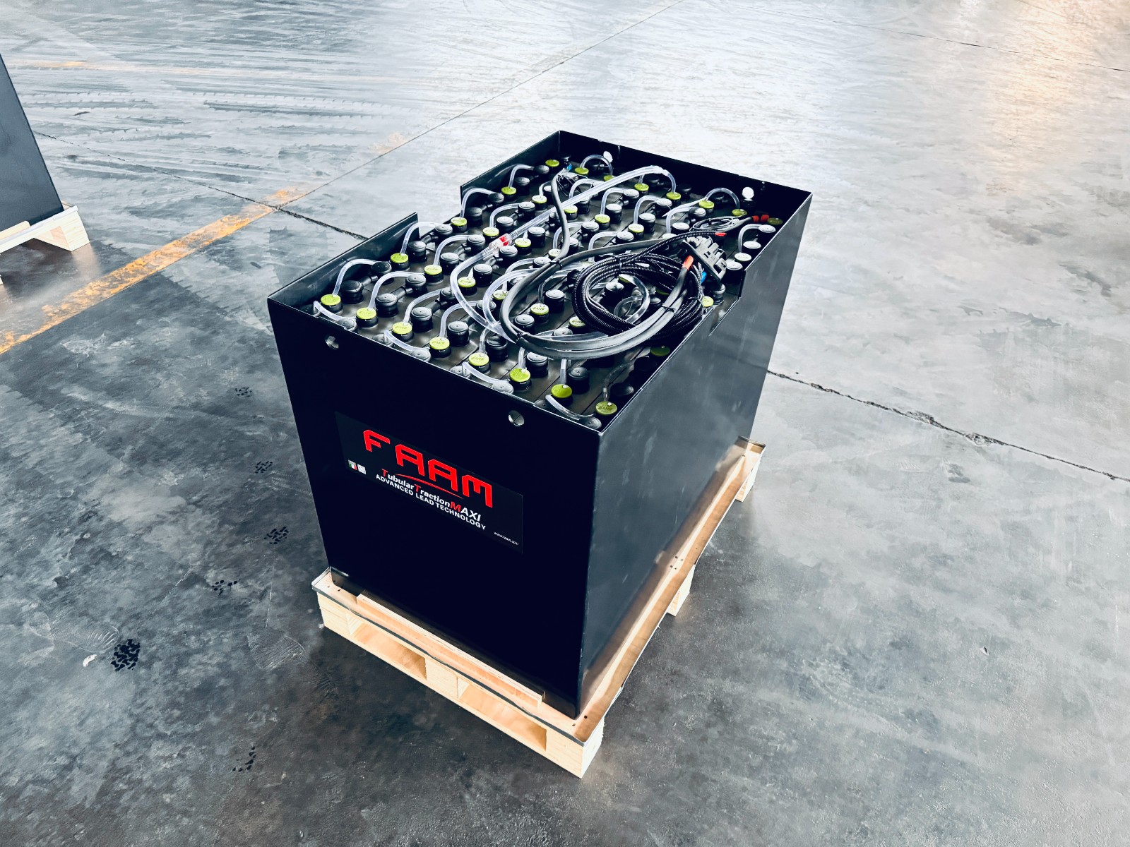 FAAM牽引電池送抵香港機場!